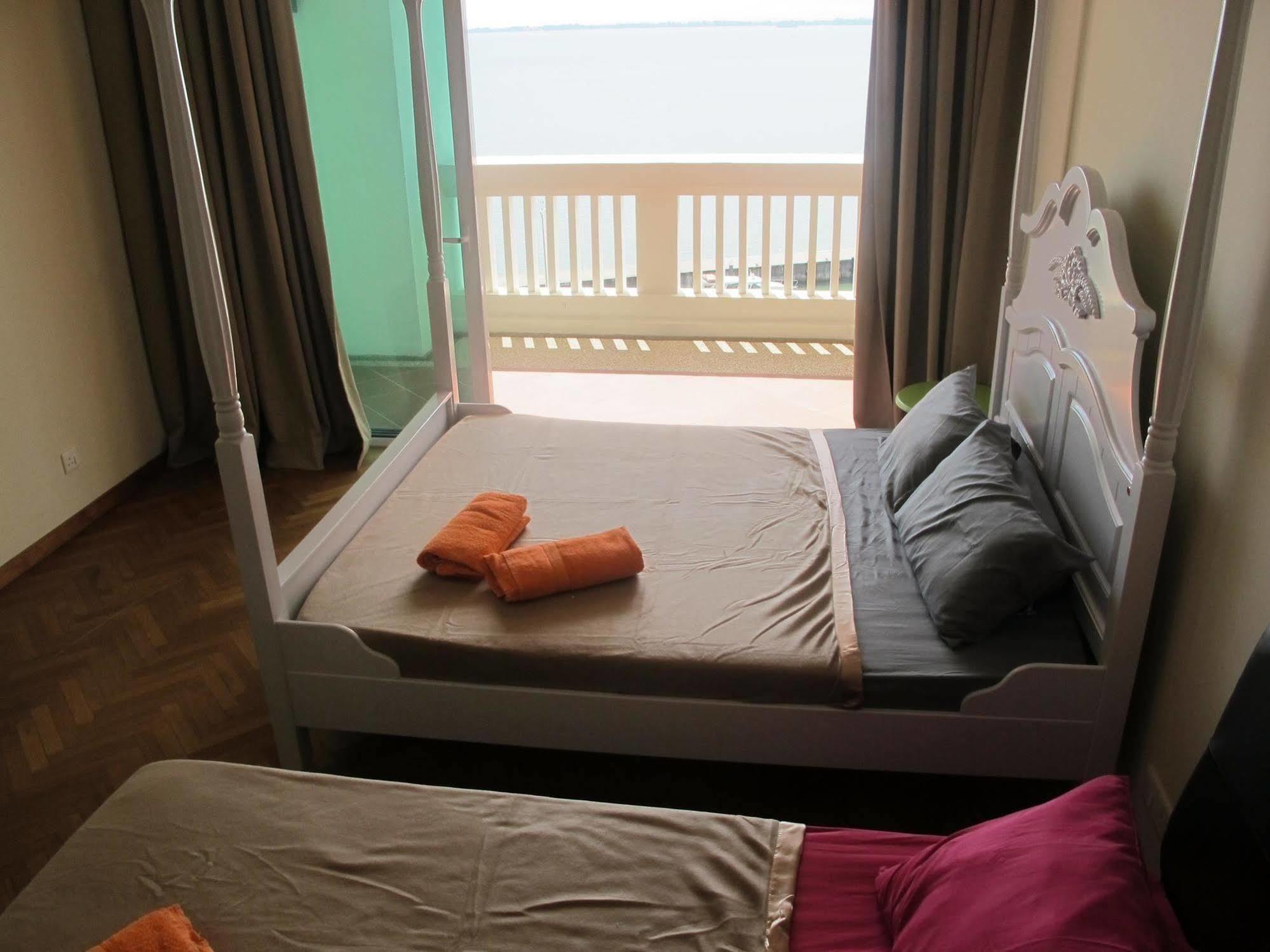 Luxury Suites @ Straits Quay Tanjung Bungah  Exterior photo