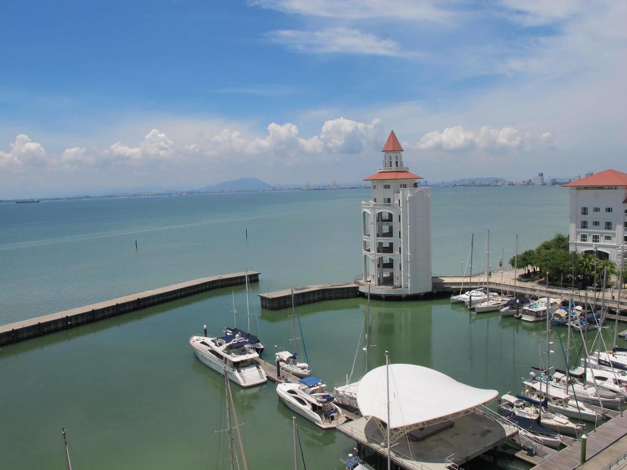 Luxury Suites @ Straits Quay Tanjung Bungah  Exterior photo
