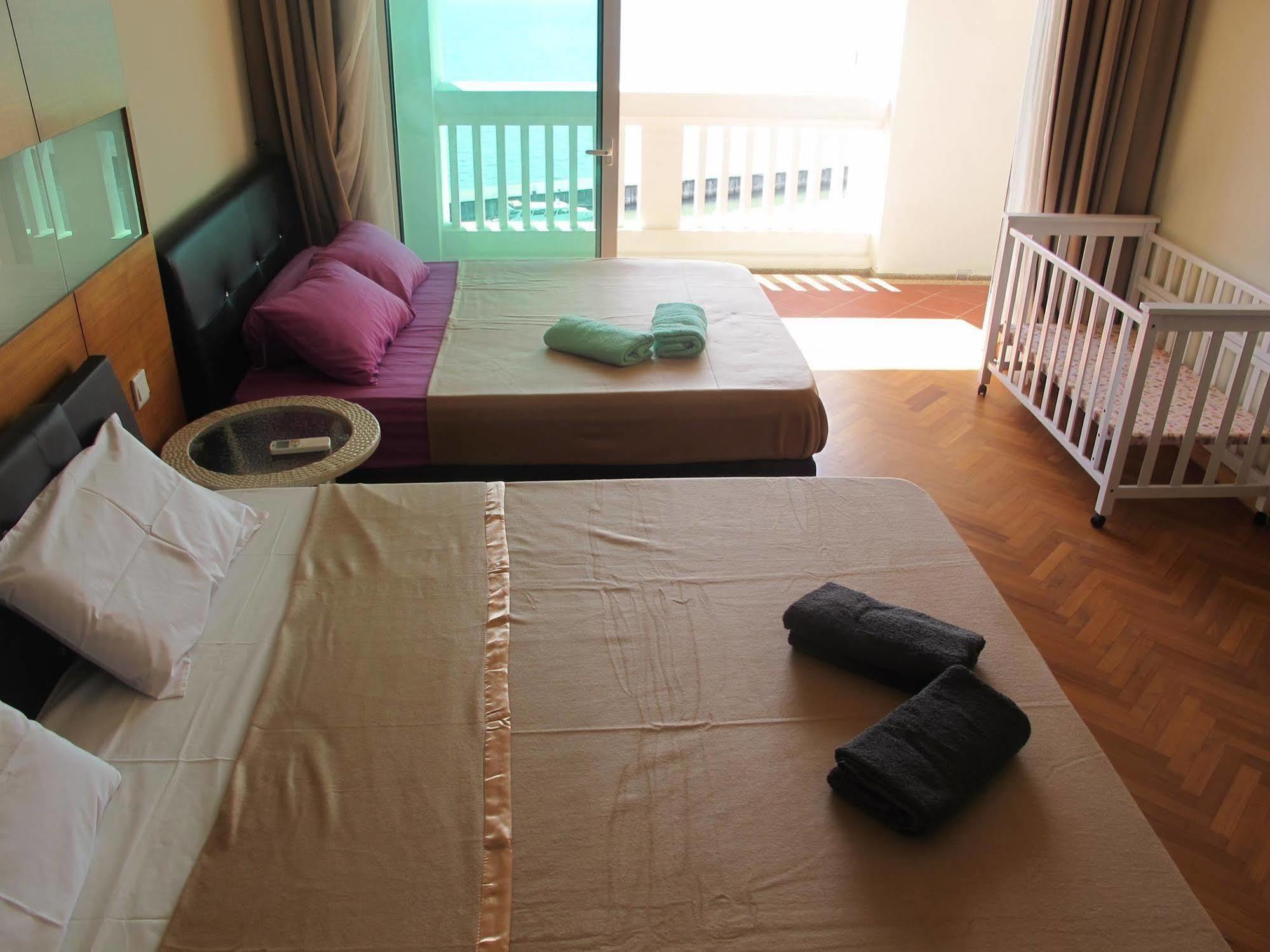 Luxury Suites @ Straits Quay Tanjung Bungah  Exterior photo