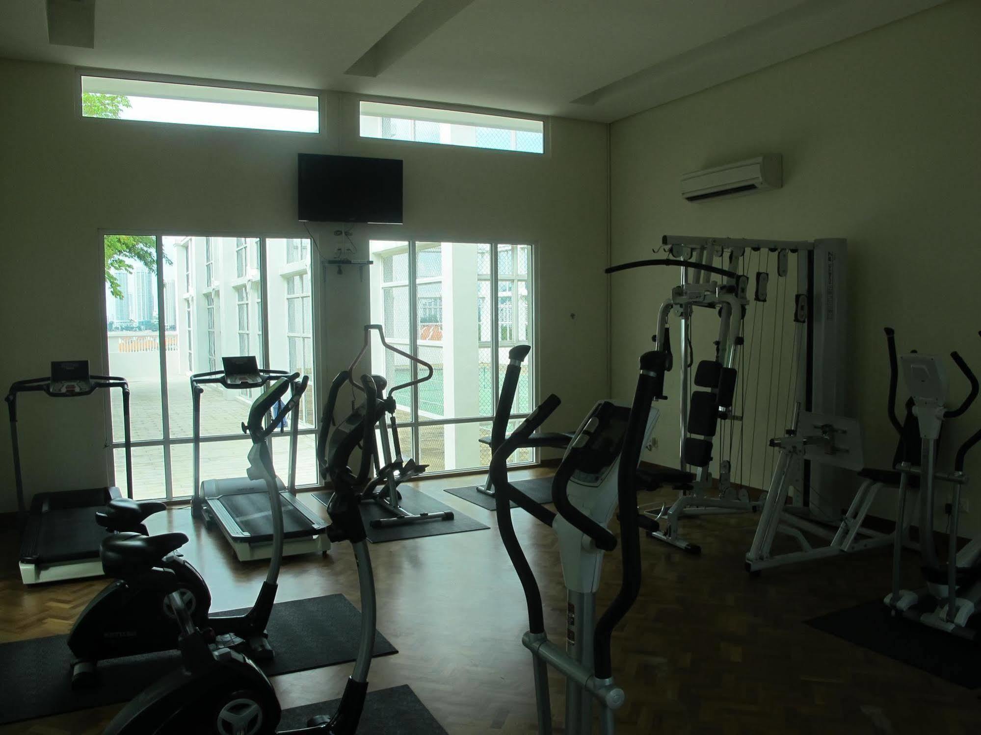 Luxury Suites @ Straits Quay Tanjung Bungah  Exterior photo