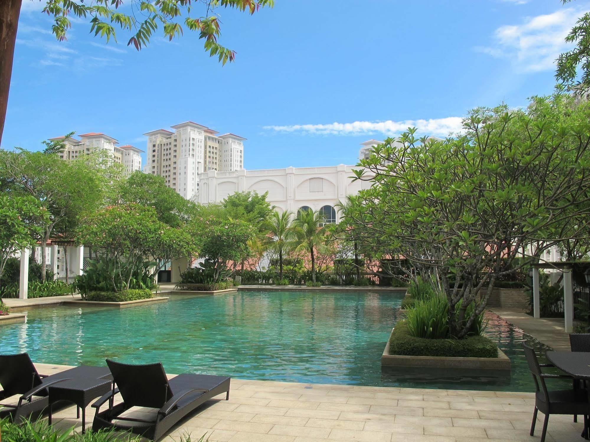Luxury Suites @ Straits Quay Tanjung Bungah  Exterior photo