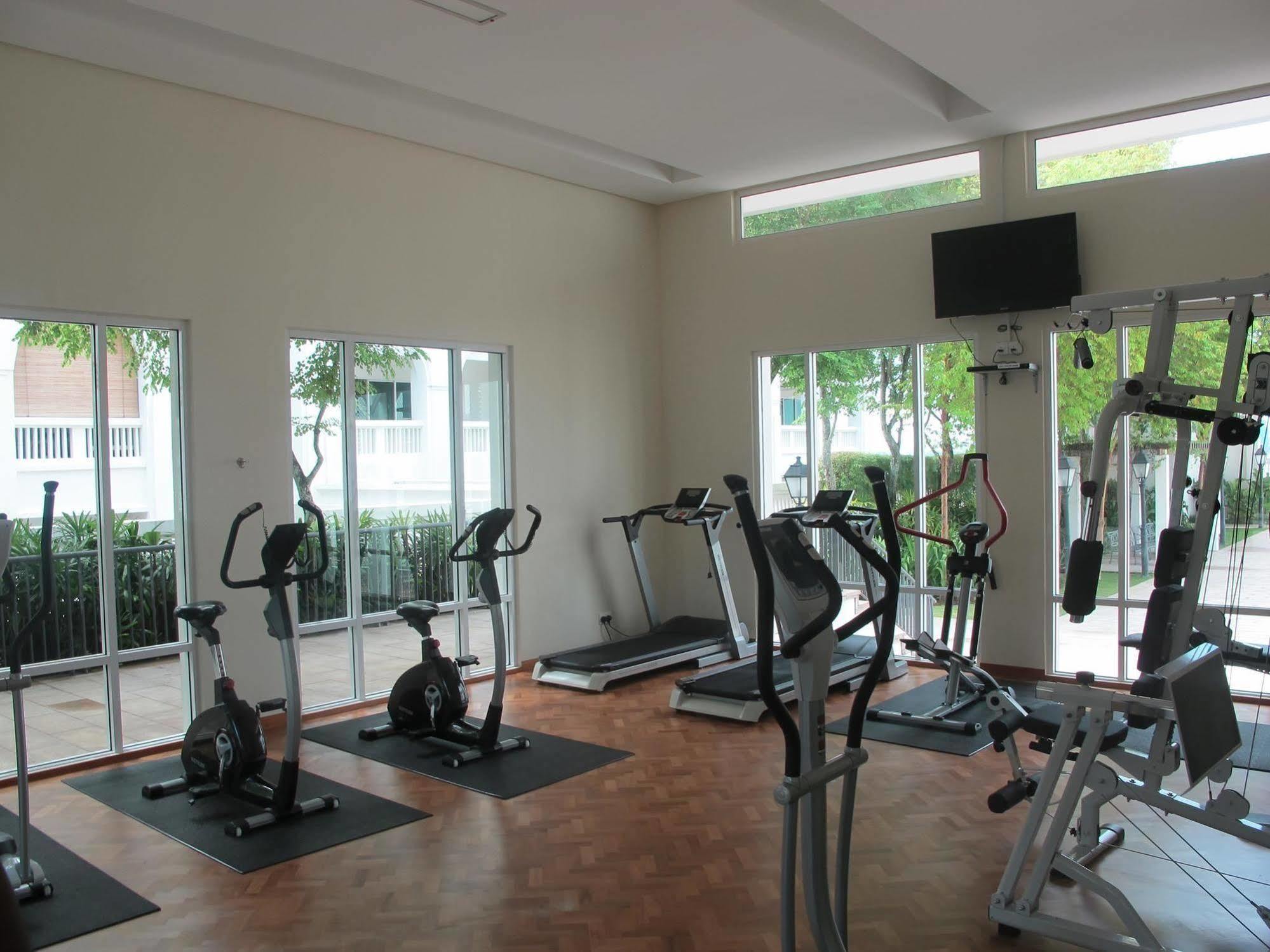 Luxury Suites @ Straits Quay Tanjung Bungah  Exterior photo